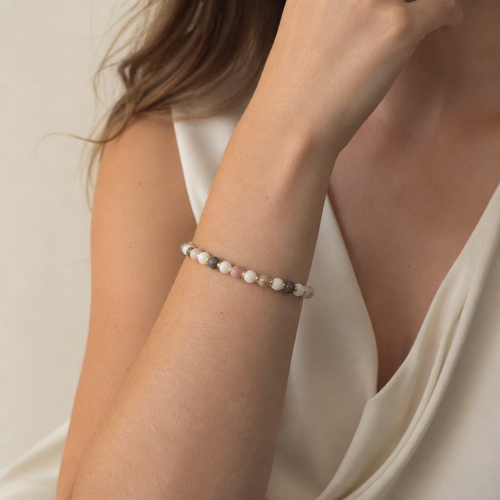 Bracciale a molla Nebbia rosa, bianco, rosa cipria, grigio, oro, foto 1 di 3