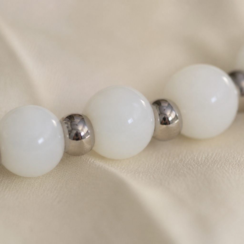 Bracciale a molla Luna di perla, bianco, argento, trasparente, foto 3 di 3
