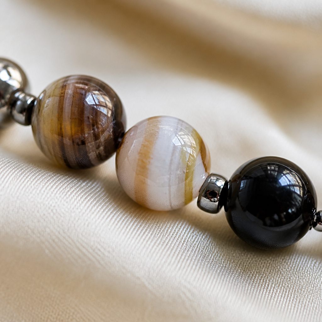 Bracciale a molla Agata striata, marrone, beige, nero, bianco, argento, foto 3 di 3