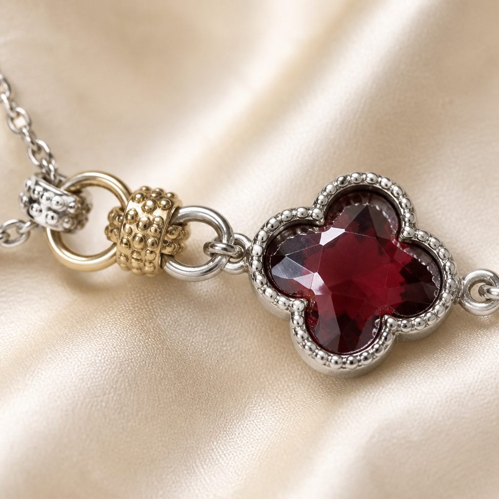Collana Quadrifoglio bordeaux, argento, bordeaux, viola scuro, oro chiaro sui raccordi, foto 3 di 4