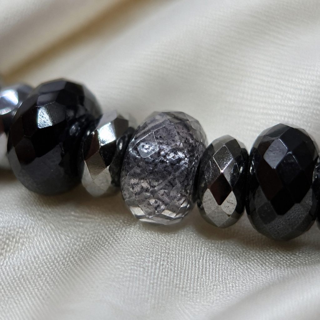 Set collana, bracciale e orecchini Ematite, grigio, nero, argento, foto 3 di 5
