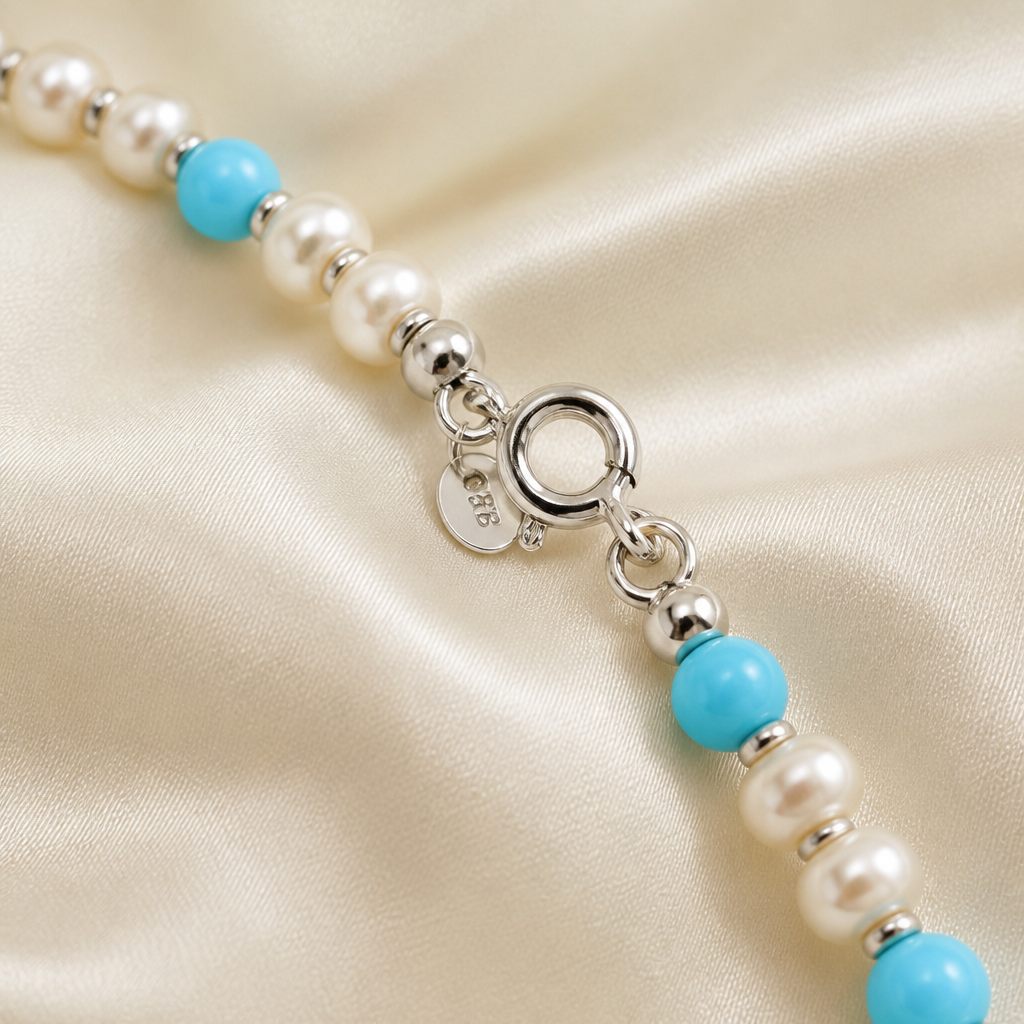 Set collana, bracciale e orecchini Brezza d'estate, bianco perla, azzurro, argento, foto 4 di 5