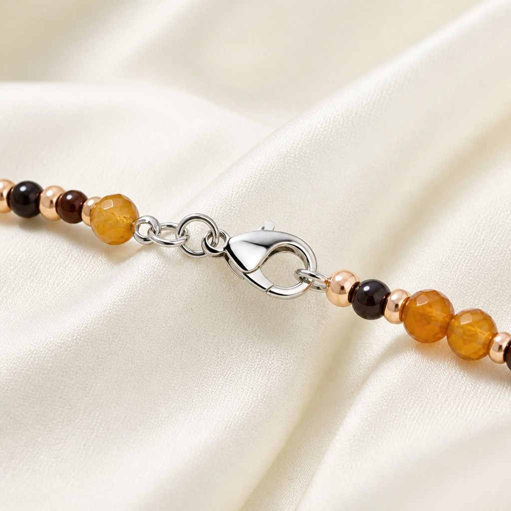 Set collana e orecchini Ambra e notte, giallo, nero, oro rosa, argento, foto 4 di 5